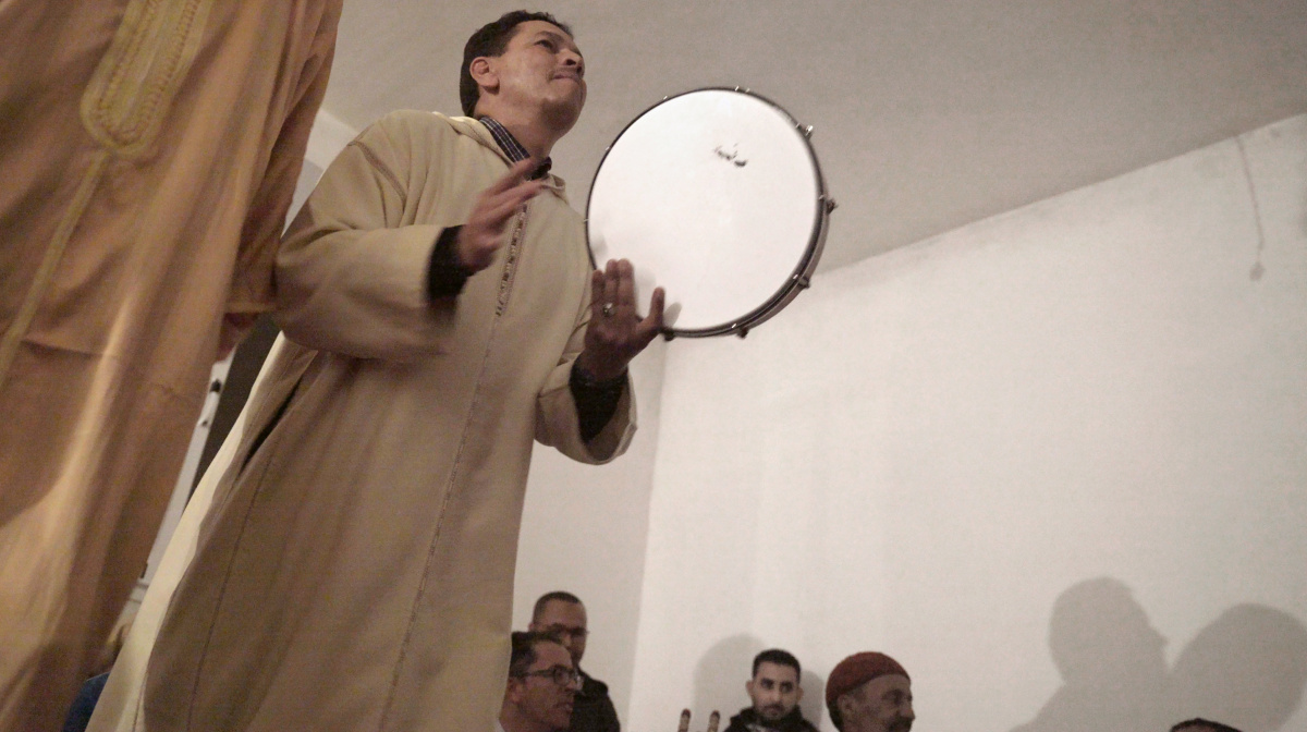 Music session with Ali Faiq and rwais musicians in Bigra, Morocco, 2018 (photo: Gilles Aubry).